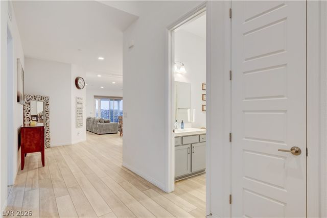 10250 Millholm Avenue, Las Vegas, NV 89166