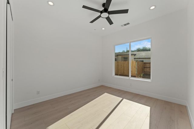 9017 Phoenix Ave, Fair Oaks, CA 95628