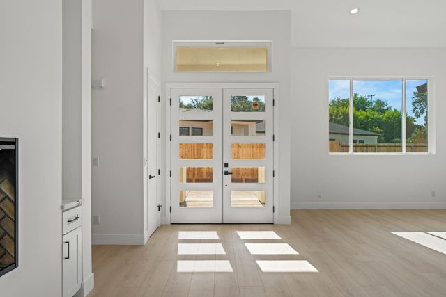 9017 Phoenix Ave, Fair Oaks, CA 95628