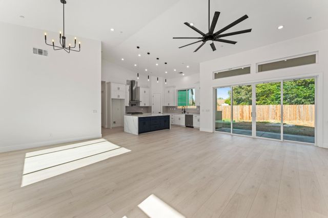 9017 Phoenix Ave, Fair Oaks, CA 95628