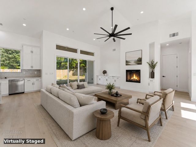 9017 Phoenix Ave, Fair Oaks, CA 95628