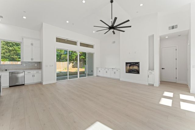 9017 Phoenix Ave, Fair Oaks, CA 95628
