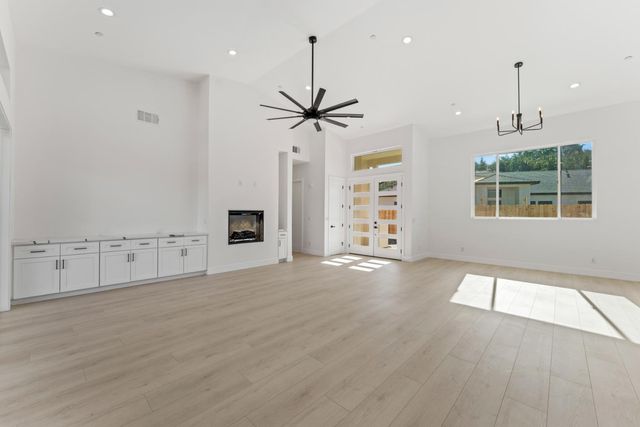 9017 Phoenix Ave, Fair Oaks, CA 95628