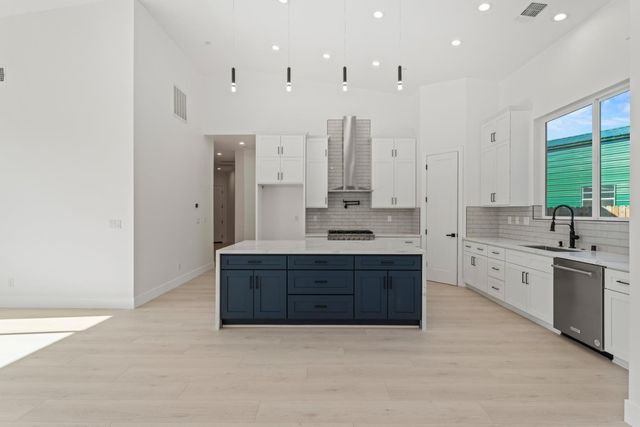 9017 Phoenix Ave, Fair Oaks, CA 95628