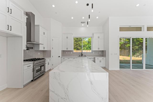 9017 Phoenix Ave, Fair Oaks, CA 95628