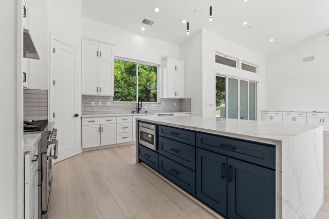 9017 Phoenix Ave, Fair Oaks, CA 95628