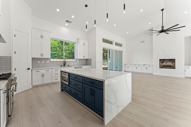 9017 Phoenix Ave, Fair Oaks, CA 95628