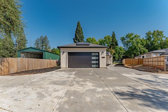 9017 Phoenix Ave, Fair Oaks, CA 95628