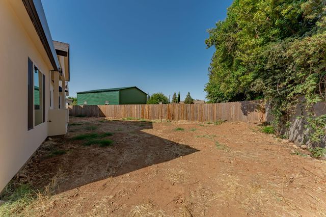 9017 Phoenix Ave, Fair Oaks, CA 95628