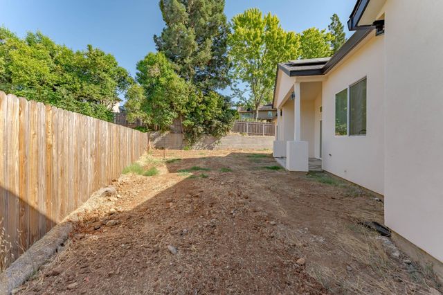 9017 Phoenix Ave, Fair Oaks, CA 95628