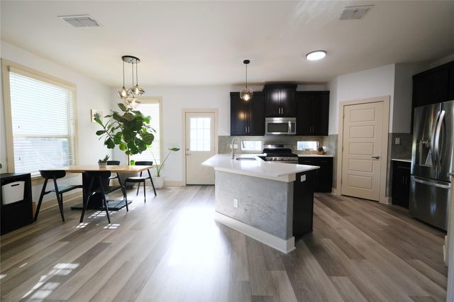 604 Allen ST 104, Austin, TX 78702