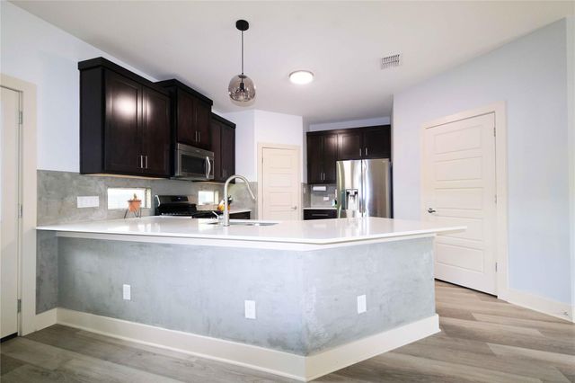 604 Allen ST 104, Austin, TX 78702