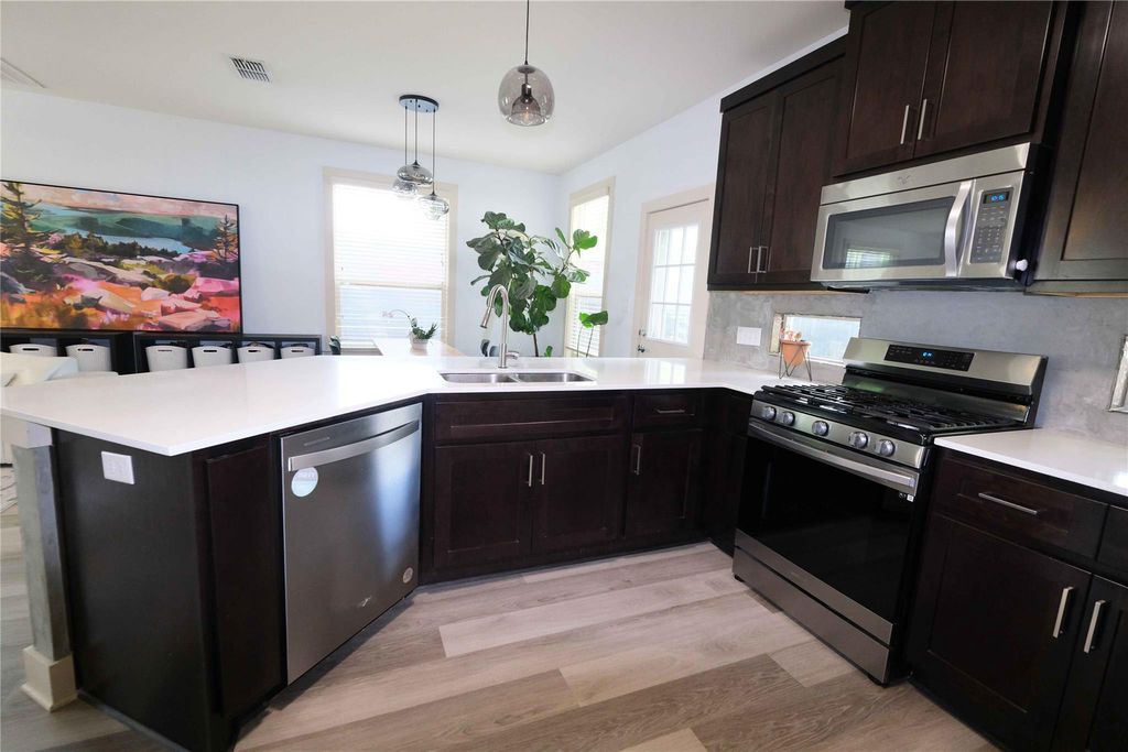 604 Allen ST 104, Austin, TX 78702