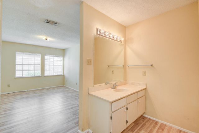 6103 Ludington Drive 4-941, Houston, TX 77035