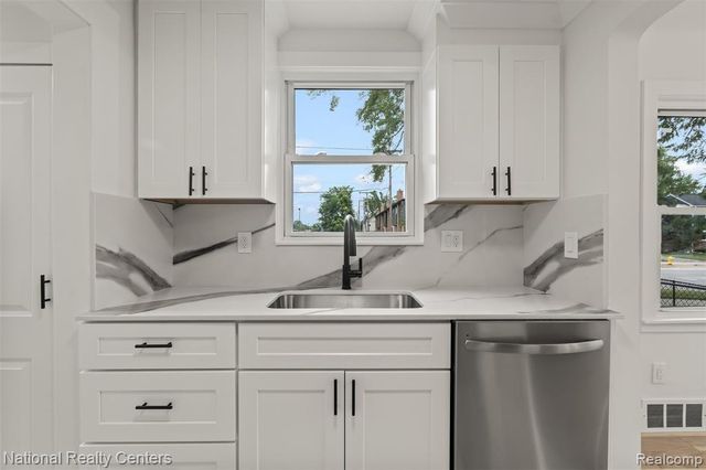 2616 Kenmore Road, Berkley, MI 48072