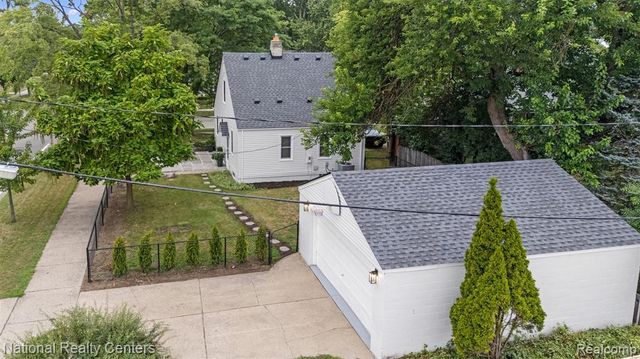 2616 Kenmore Road, Berkley, MI 48072