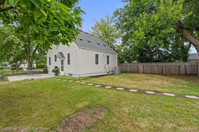 2616 Kenmore Road, Berkley, MI 48072