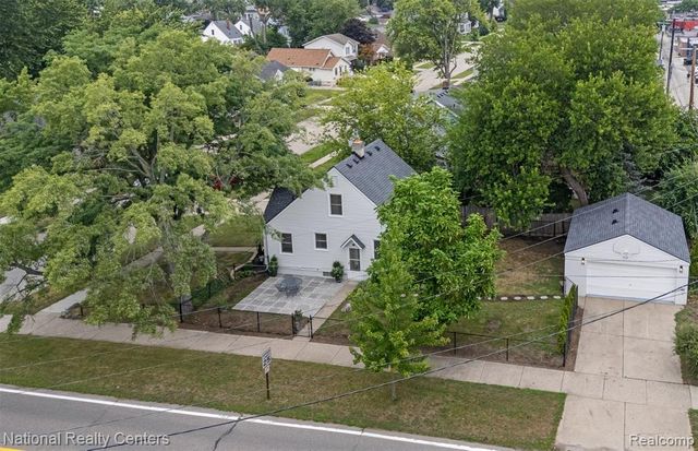 2616 Kenmore Road, Berkley, MI 48072