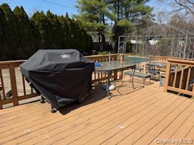 22 Salisbury Drive S, East Northport, NY 11731