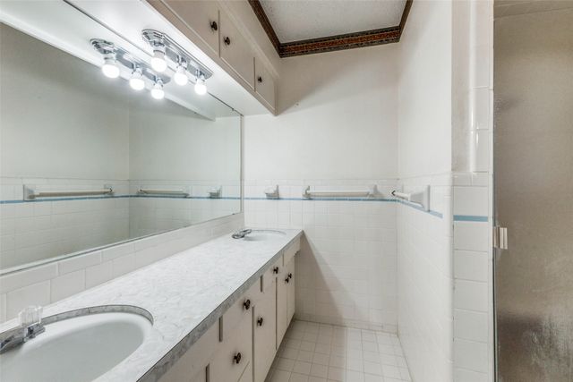 2271 Homeway Circle, Dallas, TX 75228