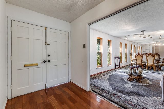 2271 Homeway Circle, Dallas, TX 75228