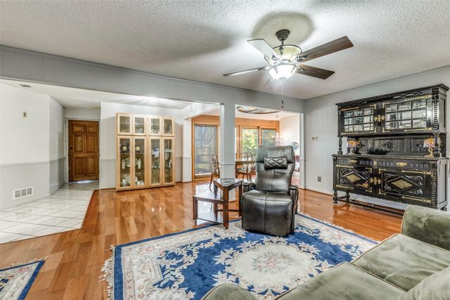 2271 Homeway Circle, Dallas, TX 75228