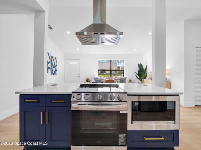 982 Pebble Avenue NE, Palm Bay, FL 32907