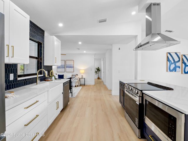 982 Pebble Avenue NE, Palm Bay, FL 32907