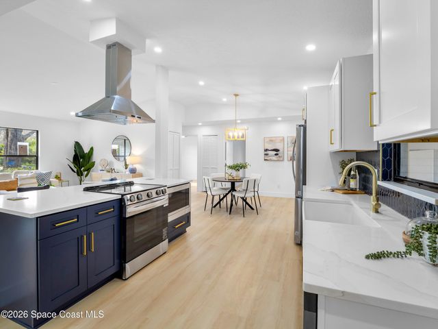 982 Pebble Avenue NE, Palm Bay, FL 32907