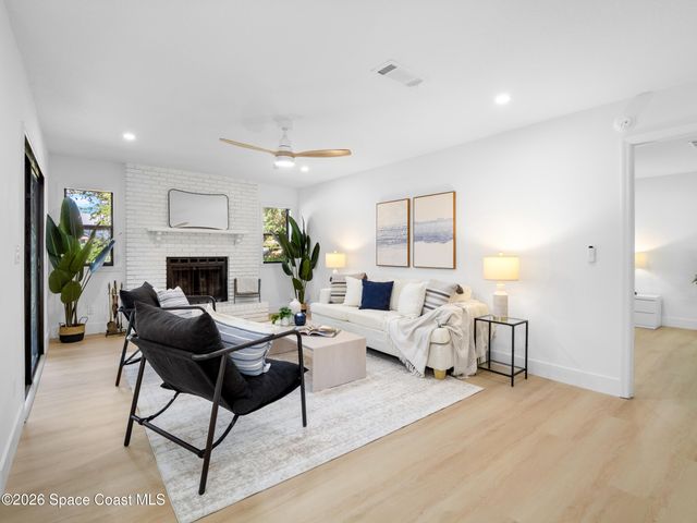 982 Pebble Avenue NE, Palm Bay, FL 32907