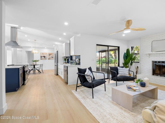 982 Pebble Avenue NE, Palm Bay, FL 32907