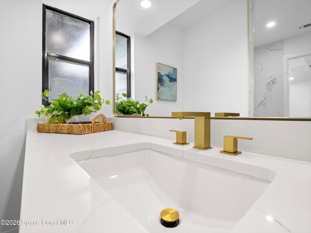 982 Pebble Avenue NE, Palm Bay, FL 32907