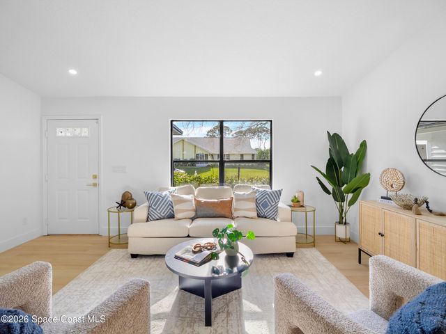 982 Pebble Avenue NE, Palm Bay, FL 32907