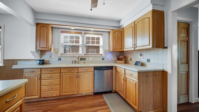 222 Beacon Place, Munster, IN 46321