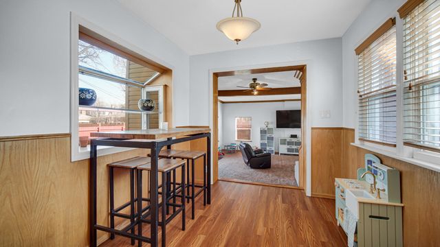 222 Beacon Place, Munster, IN 46321