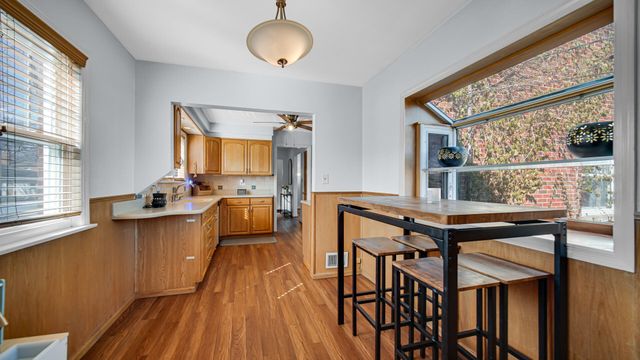 222 Beacon Place, Munster, IN 46321