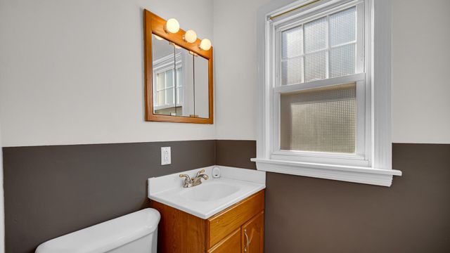 222 Beacon Place, Munster, IN 46321