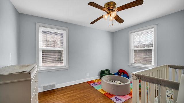 222 Beacon Place, Munster, IN 46321