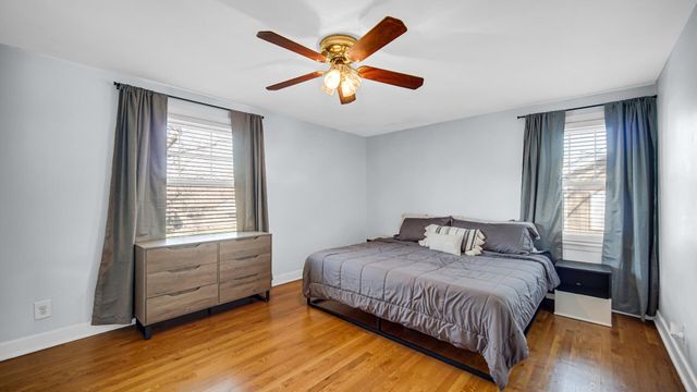 222 Beacon Place, Munster, IN 46321