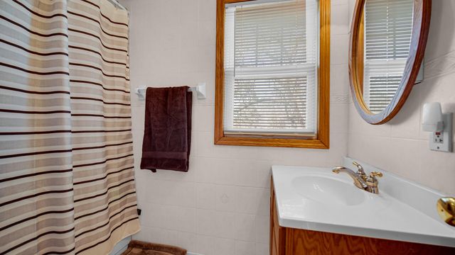 222 Beacon Place, Munster, IN 46321