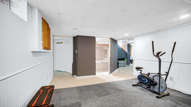 222 Beacon Place, Munster, IN 46321