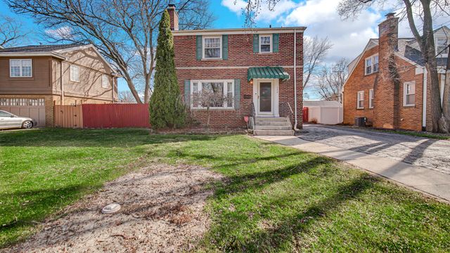 222 Beacon Place, Munster, IN 46321