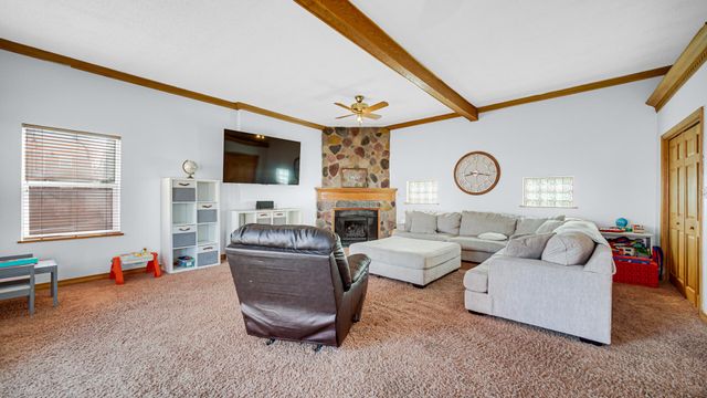 222 Beacon Place, Munster, IN 46321