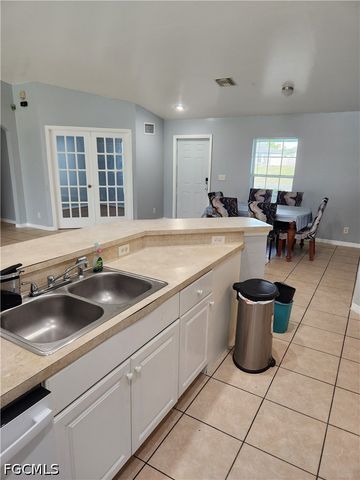 1627 S Gator CIR, Cape Coral, FL 33909