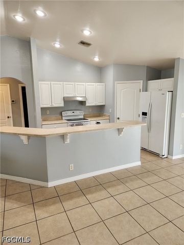 1627 S Gator CIR, Cape Coral, FL 33909