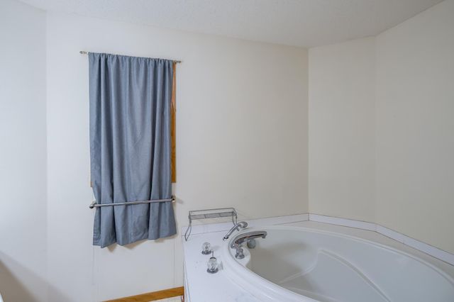 18512 568th Avenue, Mankato, MN 56001
