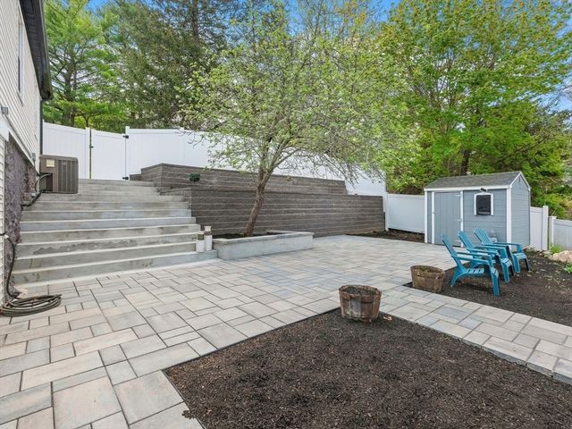 5 Bradford Ter, Saugus, MA 01906