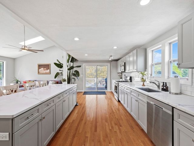 5 Bradford Ter, Saugus, MA 01906