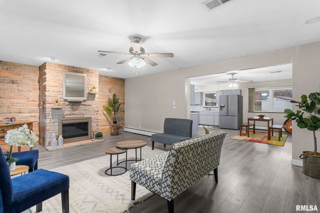 2491 W WASHINGTON Street, Springfield, IL 62702