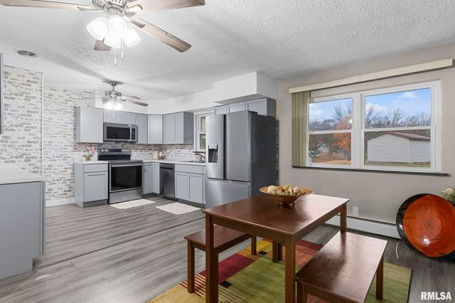 2491 W WASHINGTON Street, Springfield, IL 62702